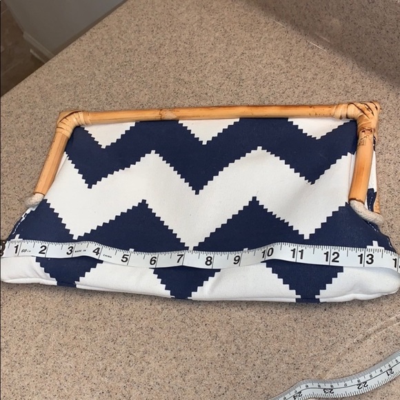 Adorable Donna Dixon clutch - Picture 4 of 6